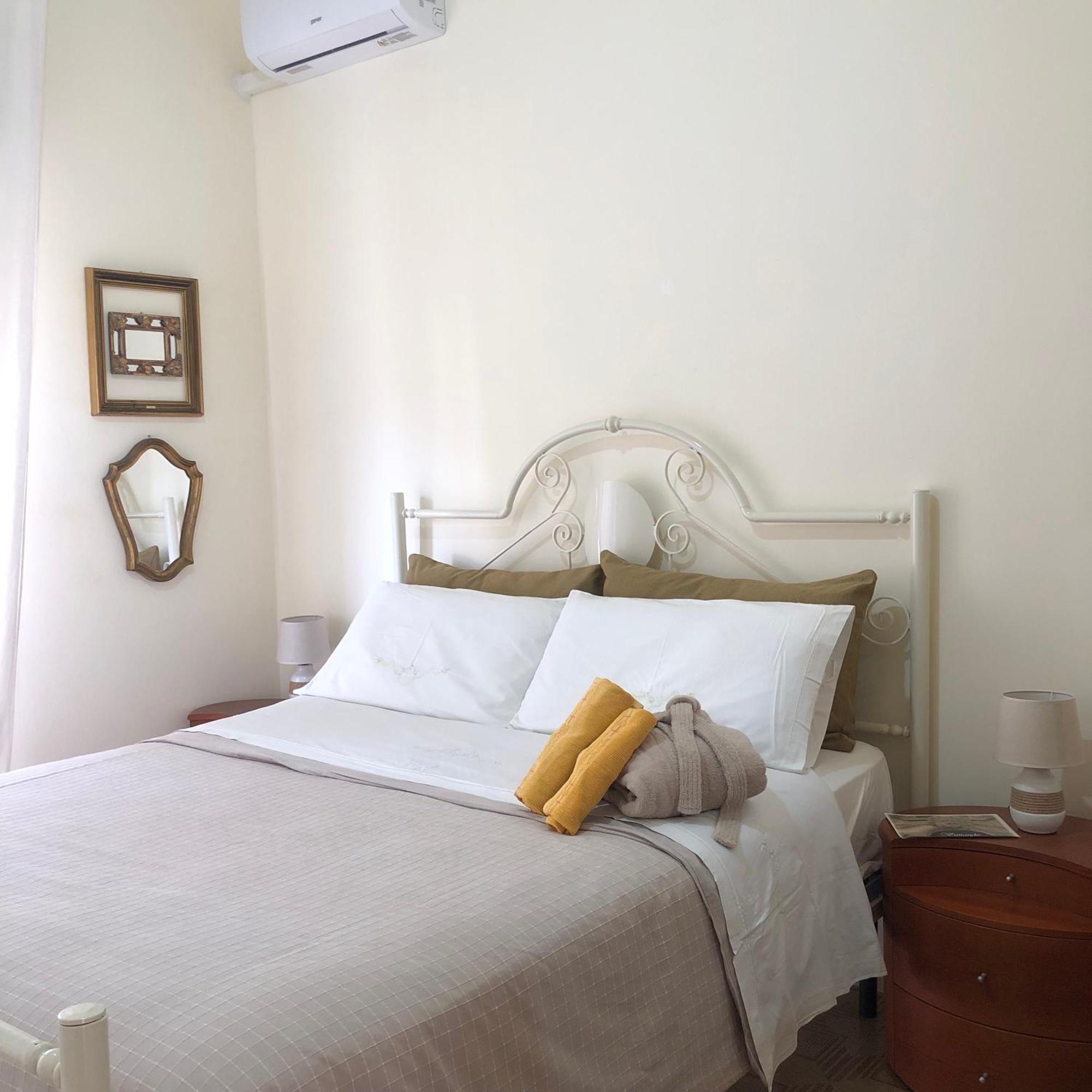 Casa Dorina Charme E Comfort A 100 M Dal Mare ดอนนาลูกาตา ภายนอก รูปภาพ